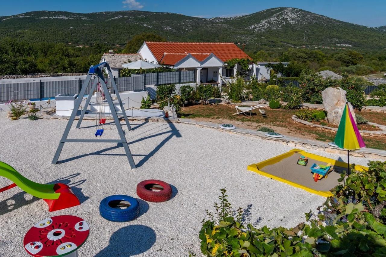 Villa House Camellia With Fenced Pool And Playground Blizna Donja Exterior foto